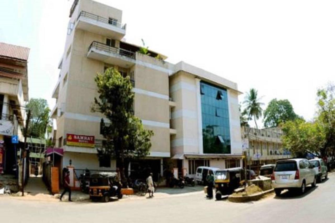 טריואנדרום Hotel The Samrat מראה חיצוני תמונה